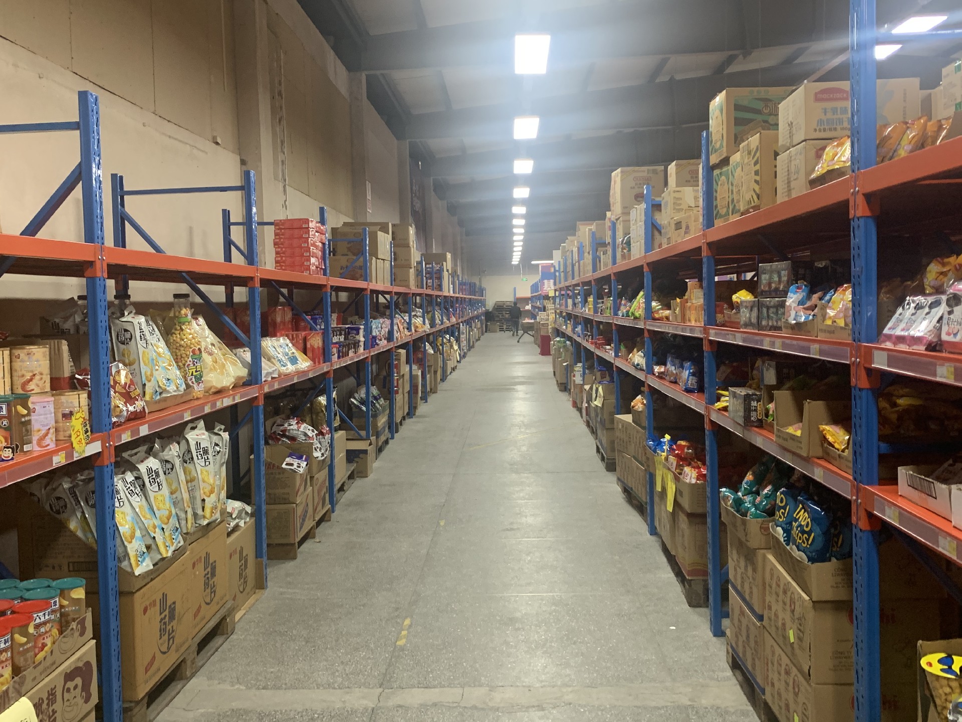 临期食品折扣店山寨货乐园