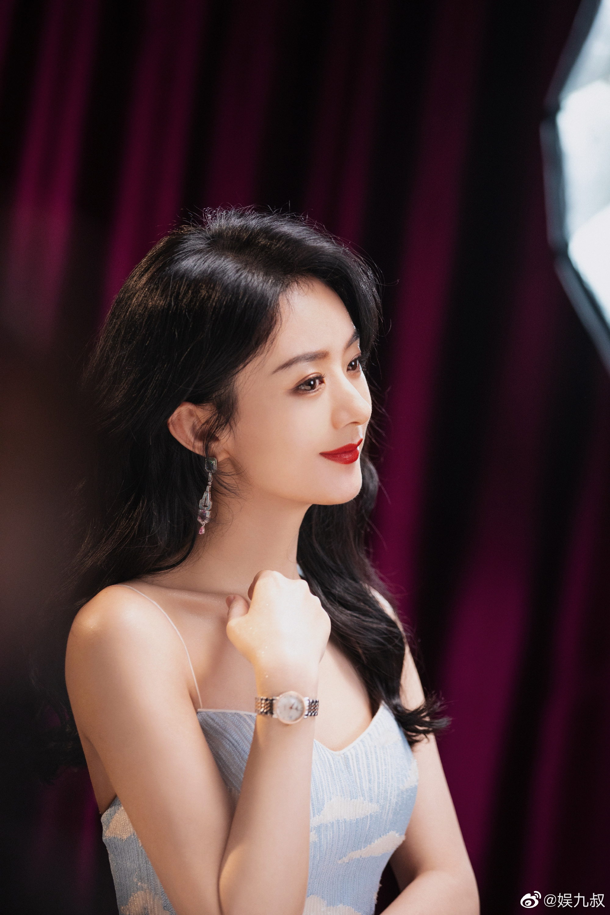 赵丽颖侧颜花絮照~ 优雅温柔|赵丽颖|侧颜|花絮_新浪新闻