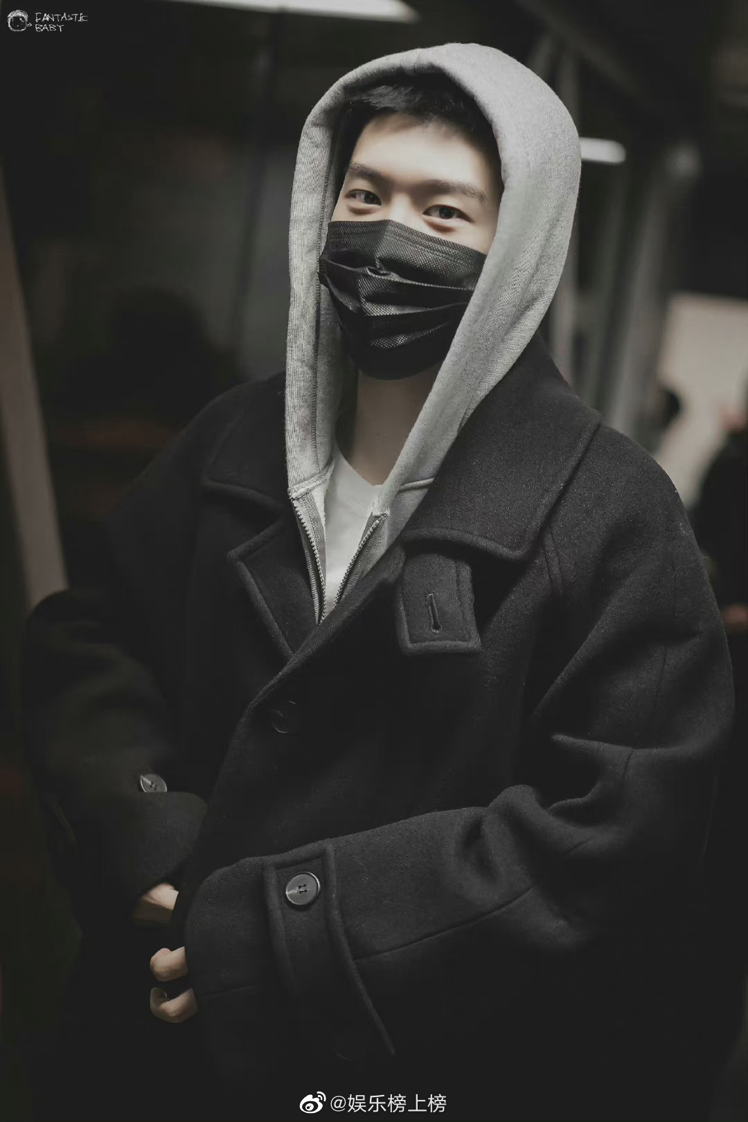 范丞丞机场穿搭2.0 口罩也挡不住的颜