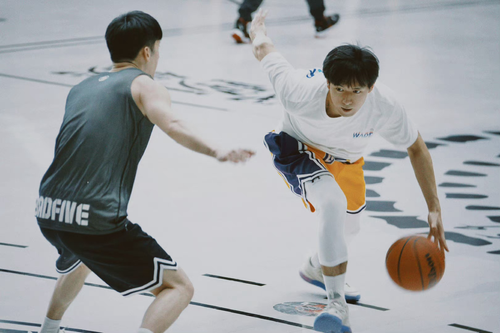 李现分享三月打篮球随拍 球场上的现男友真的太有魅力了|李现|球场|现