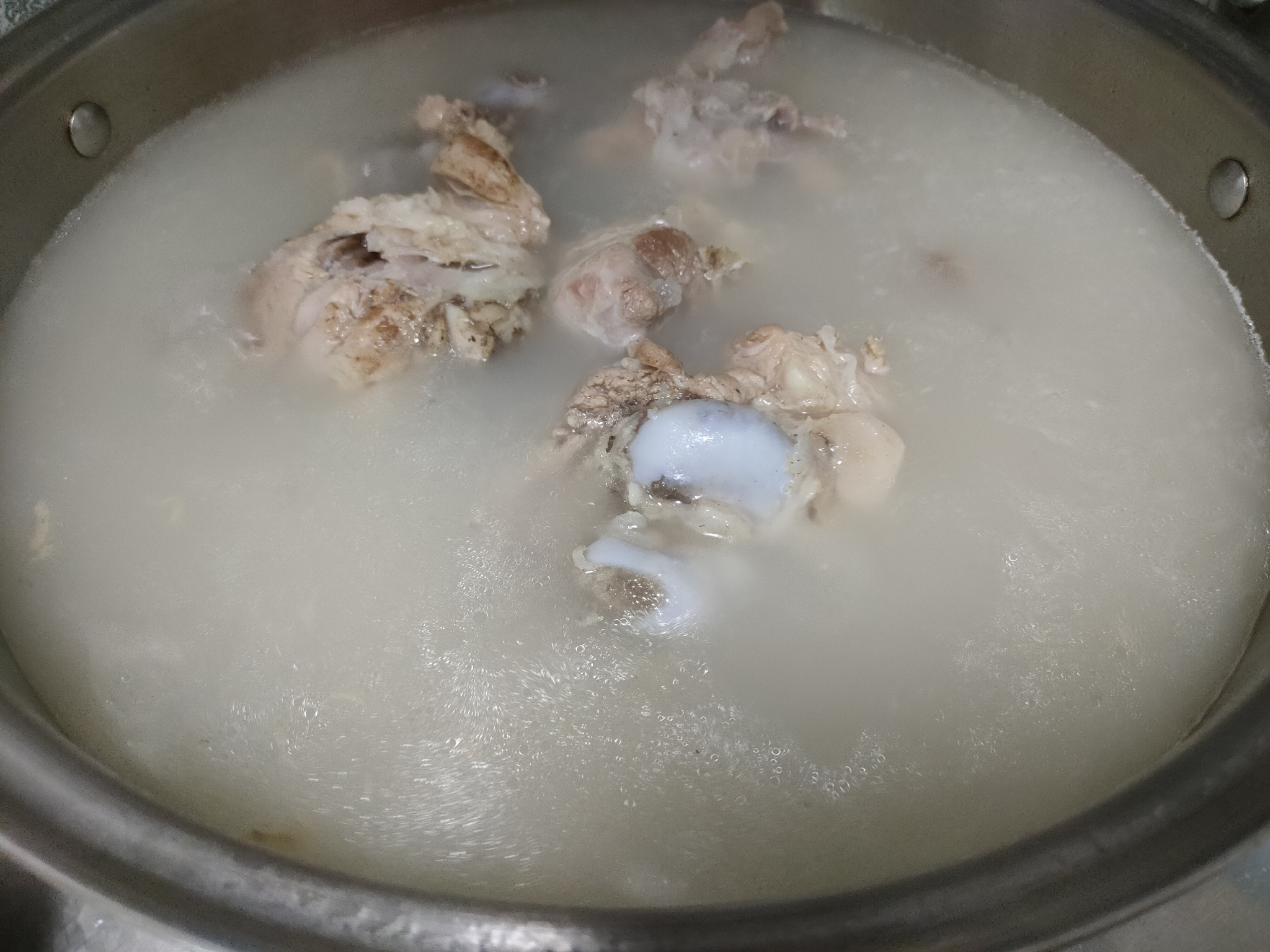 熬大骨头汤时,记得"一煎二舀",骨头汤白如牛奶,不硬不腻|骨头|骨头汤