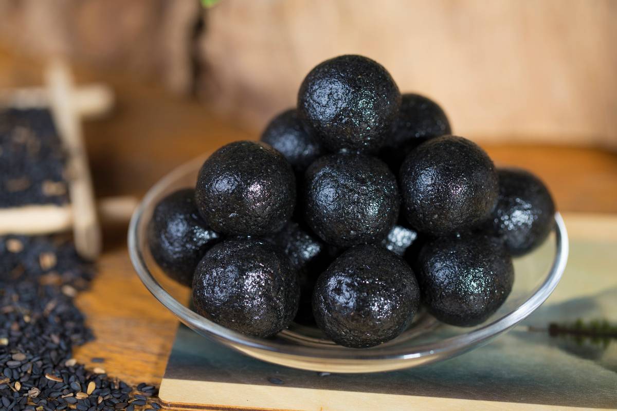 养生佳品:核桃黑芝麻丸,香甜软糯,一口一个,好吃停不下来__财经头条