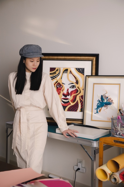 中国香港女艺术家陈颖瑜获美国第四界女艺术家大奖