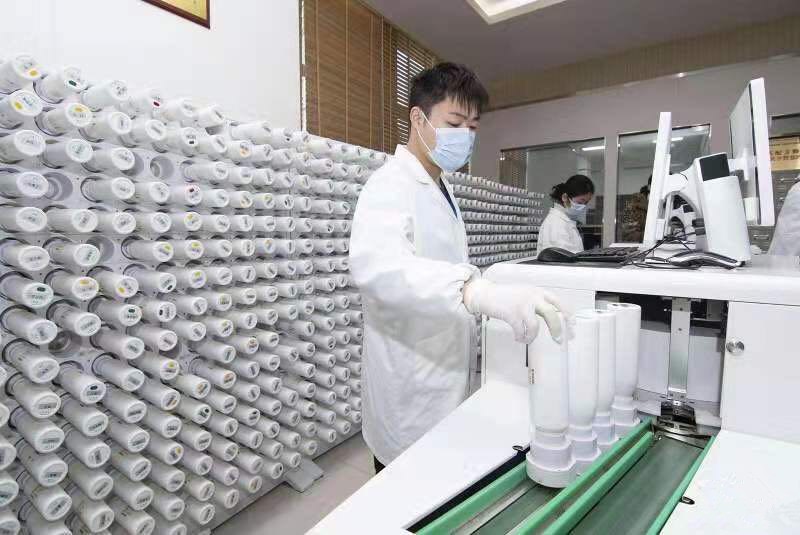 养生酒两方面的市场现状及行业数据后;提出了研发一款既能像传统白酒