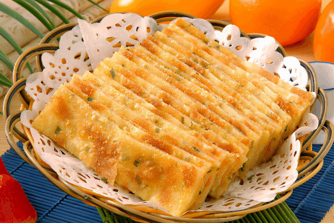 居家早餐首选鸡蛋葱油饼口感酥脆咸香味美金黄有食欲