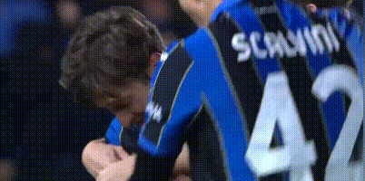 俄球员与乌克兰队友赛后拥抱休闲区蓝鸢梦想 - Www.slyday.coM