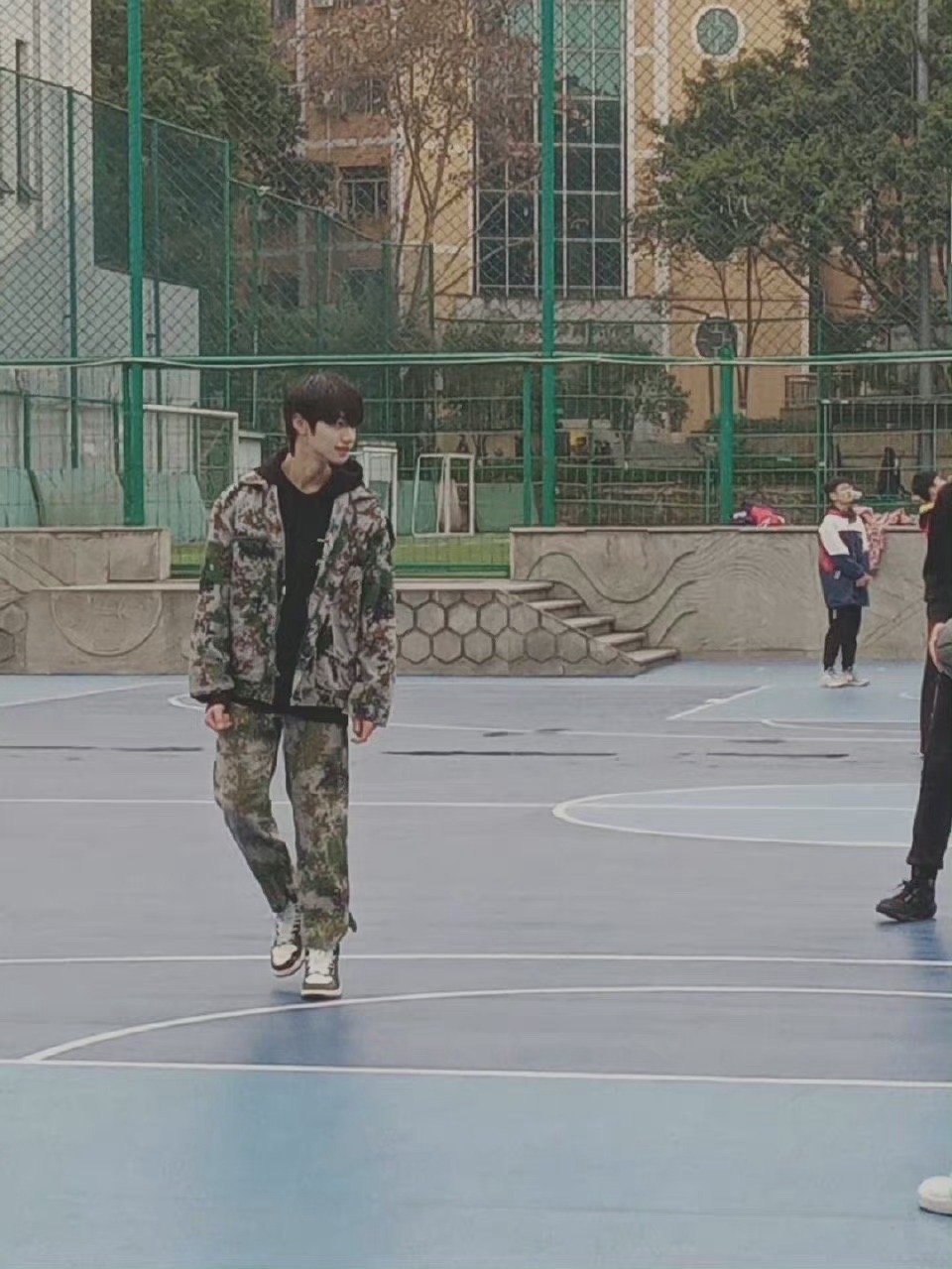 朱志鑫怎么军训也可以这么帅 穿上军训服也是很正