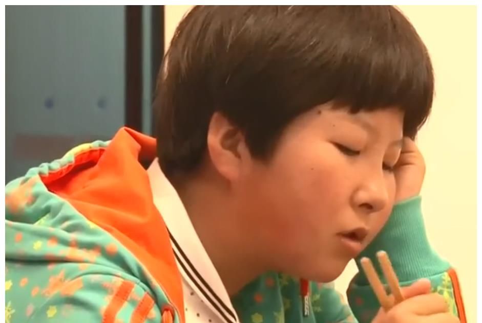 变形计最苦丫头拒绝城市爸爸领养和爷爷生活19岁死于肺