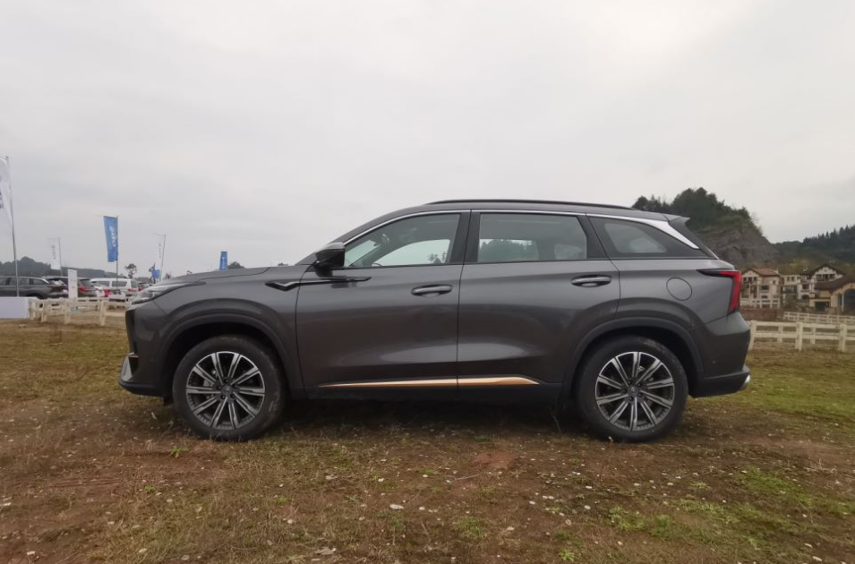 售1249万元起新款长安cs75plus正式上市科技感大幅升级