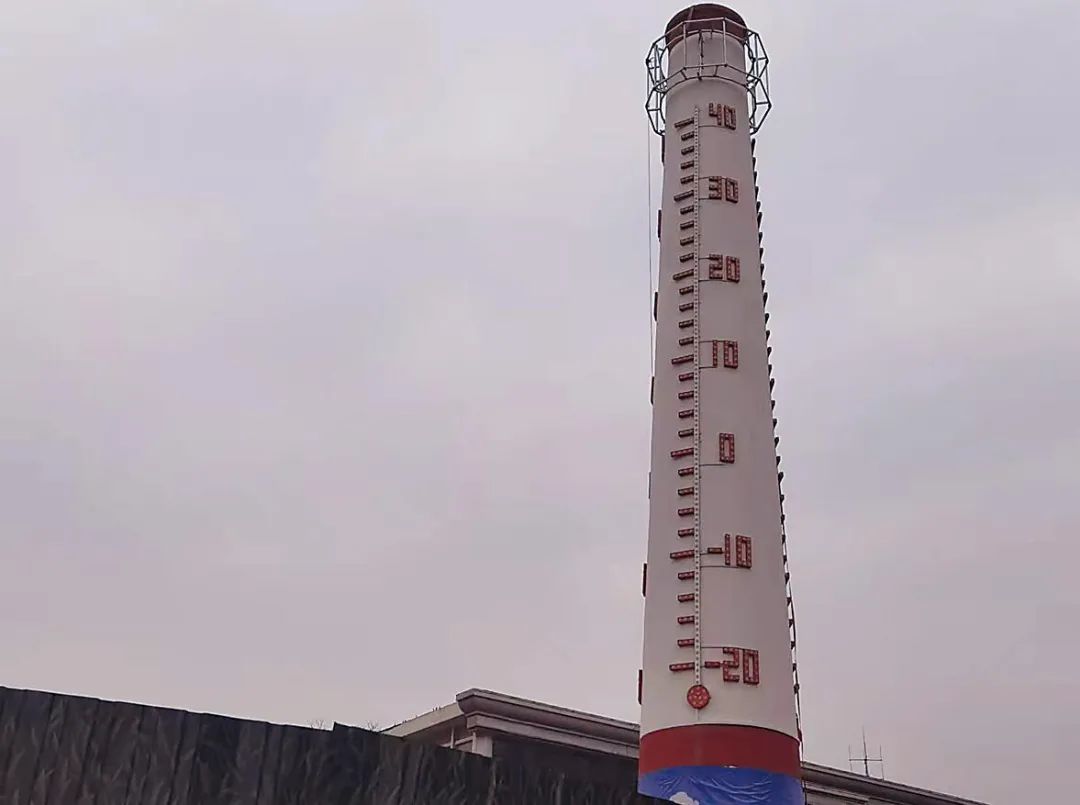 沧州这里成了网红打卡地往昔大烟囱变身超大温度计