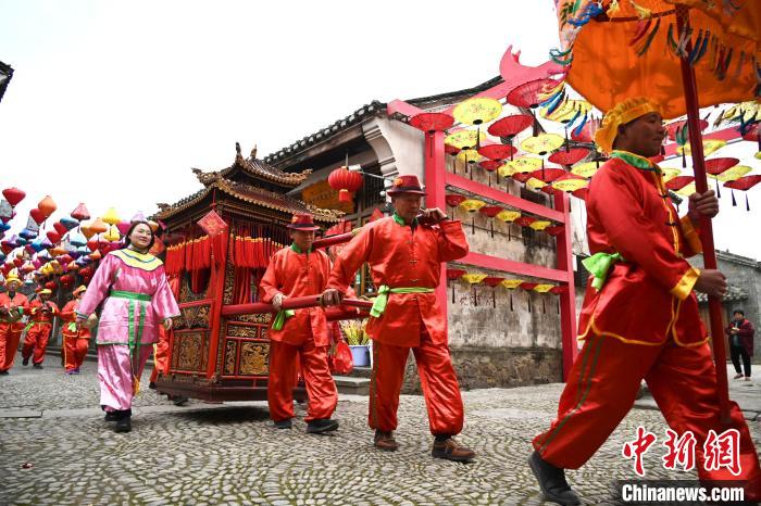 海外传播官体验浙江宁海十里红妆传统婚俗