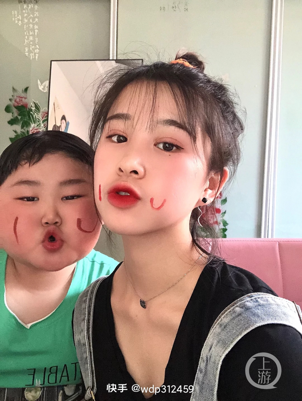 巫溪网红姐姐“日常坑弟”粉丝破千万：给弟弟赚钱治病还要给他买房休闲区蓝鸢梦想 - Www.slyday.coM