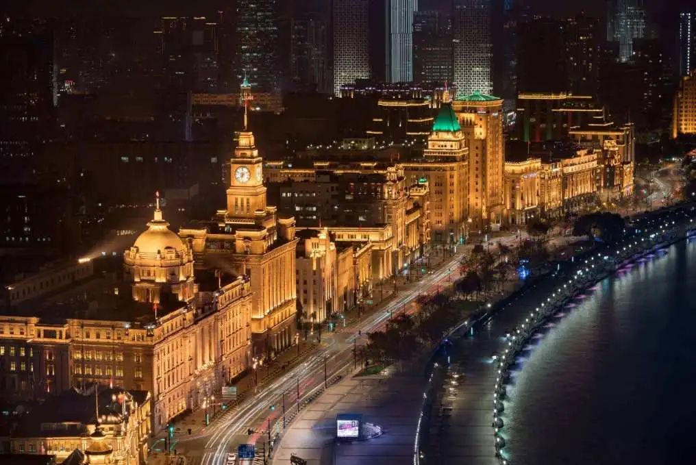 黄浦区外滩街道位于黄浦江,苏州河交汇处,地理位置优越,商贸繁荣,金融