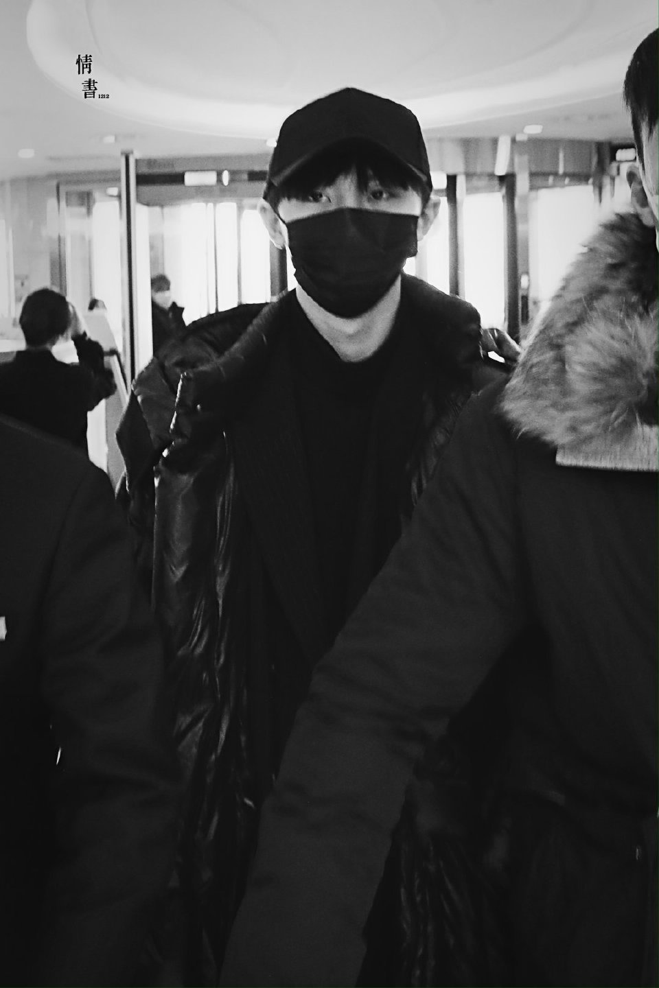 来自马嘉祺all black戴鸭舌帽的压迫感 有帅哥反派那味了