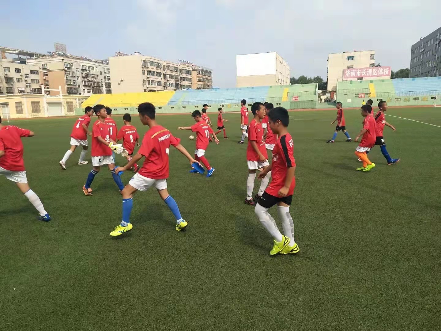 菏泽市定陶区清华园学校社团活动开展纪实之小学足球社团