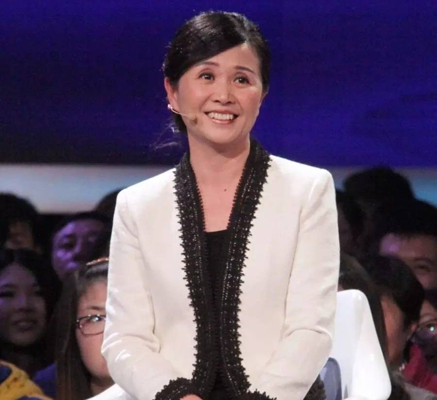 黄菡倒追老公恩爱31年54岁重返舞台孟非的最佳搭档