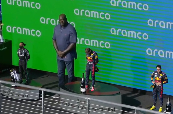 这不是P图,奥尼尔体型就这么夸张!手臂像充气 吃鸡腿像剔牙休闲区蓝鸢梦想 - Www.slyday.coM 这不是P图,奥尼尔体型就这么夸张!手臂像充气 吃鸡腿像剔牙休闲区蓝鸢梦想 - Www.slyday.coM