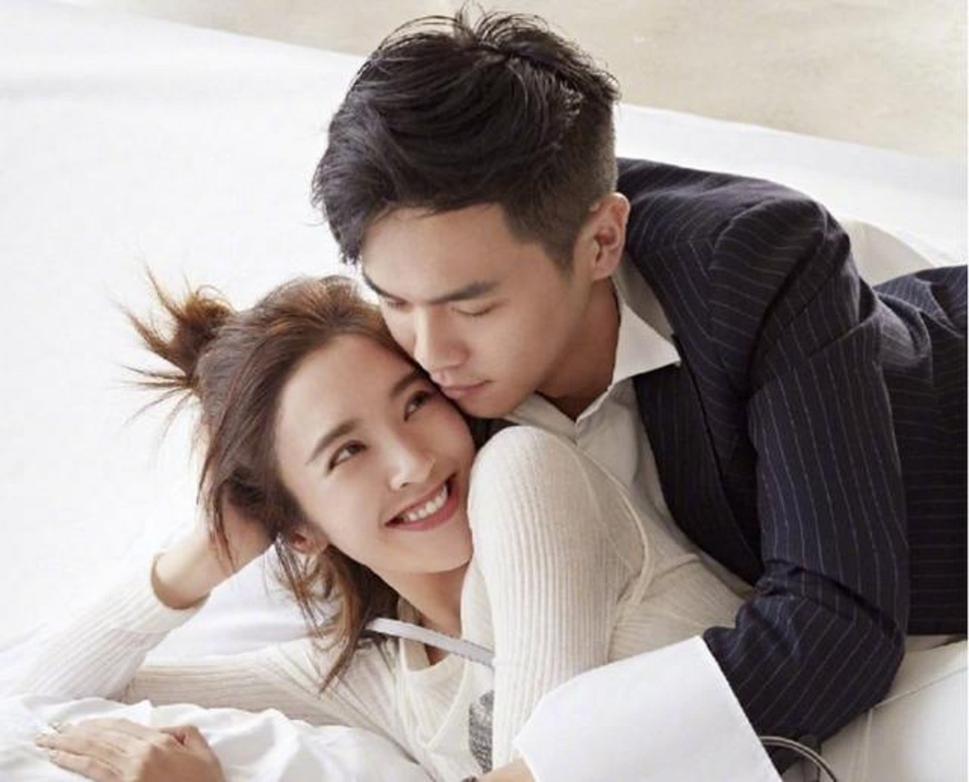 张若昀爹不疼娘不爱童年很苦涩所有的伤痛终被唐艺昕治愈