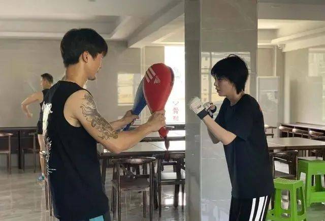 被赵昭仪演的金贝贝整破防了！当小公主被迫一夜成长，rio心疼休闲区蓝鸢梦想 - Www.slyday.coM