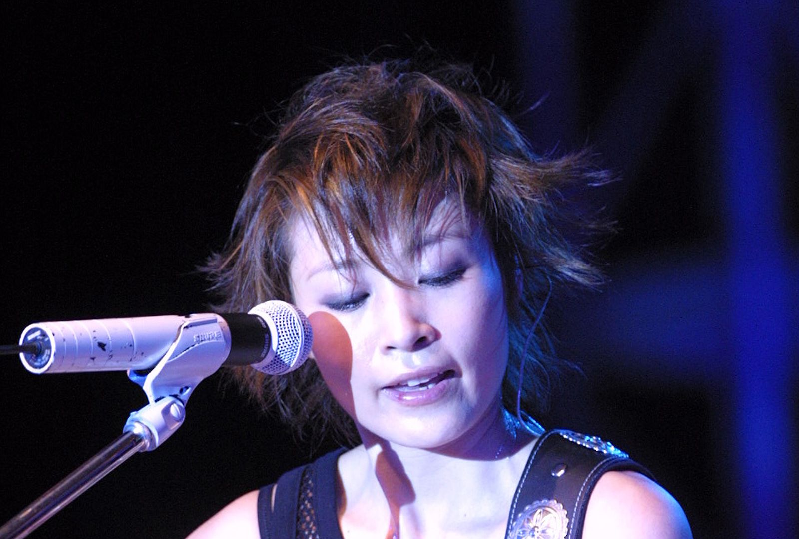 此时,陈琳已经成为了最炙手可热的女歌手,称她为那个时代的"天后"毫不