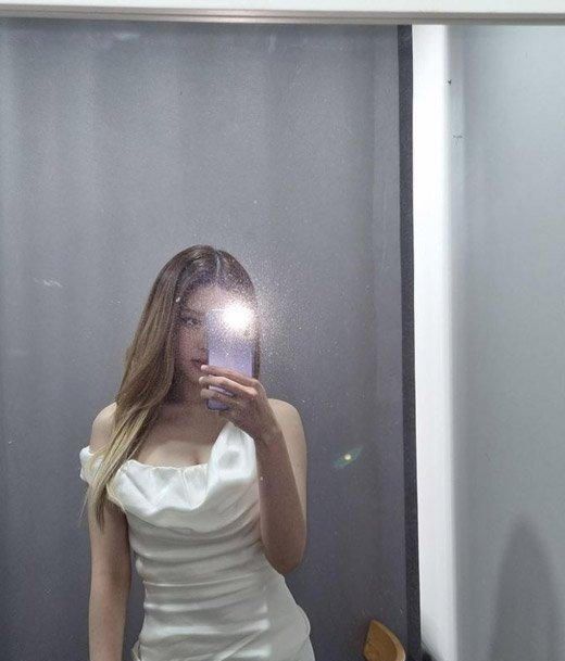 这是20岁的身材somi全昭弥晒性感私照细腰长腿吸睛