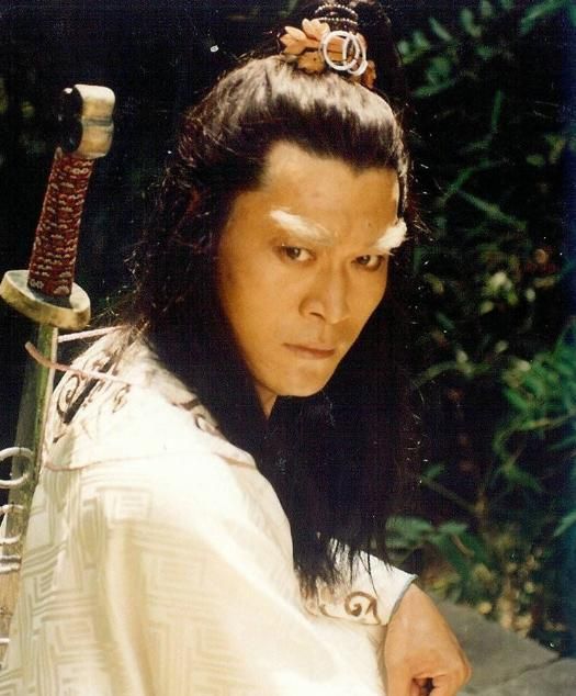 他不如扮演白眉大侠的赵恒煊;文,他不如扮演白云瑞的"同班同学"邢岷山