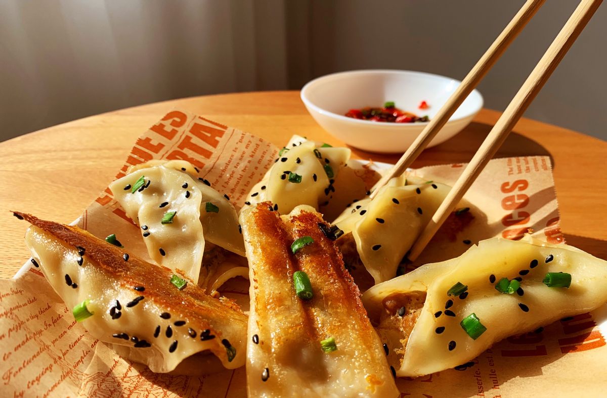 经典中式早餐猪肉锅贴口感酥脆色泽金黄鲜美绝伦