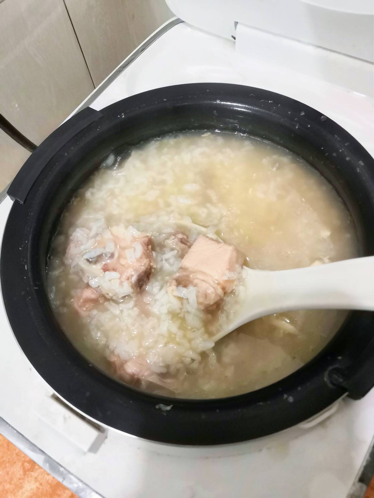 健康营养粥品:青菜排骨粥,养胃暖胃,补钙健脾,味道还好喝__财经头条