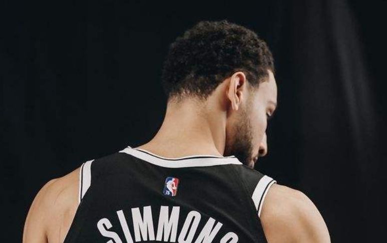 对比明显篮网西蒙斯肌肉缩水严重即便复出也难迅速回到巅峰