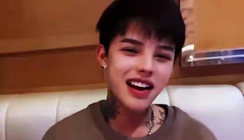 林七七被殷世航盛赞身材好,却惨遭回怼:你们这是职业素养吗?休闲区蓝鸢梦想 - Www.slyday.coM 林七七被殷世航盛赞身材好,却惨遭回怼:你们这是职业素养吗?休闲区蓝鸢梦想 - Www.slyday.coM