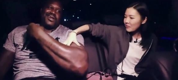 这不是P图,奥尼尔体型就这么夸张!手臂像充气 吃鸡腿像剔牙休闲区蓝鸢梦想 - Www.slyday.coM 这不是P图,奥尼尔体型就这么夸张!手臂像充气 吃鸡腿像剔牙休闲区蓝鸢梦想 - Www.slyday.coM