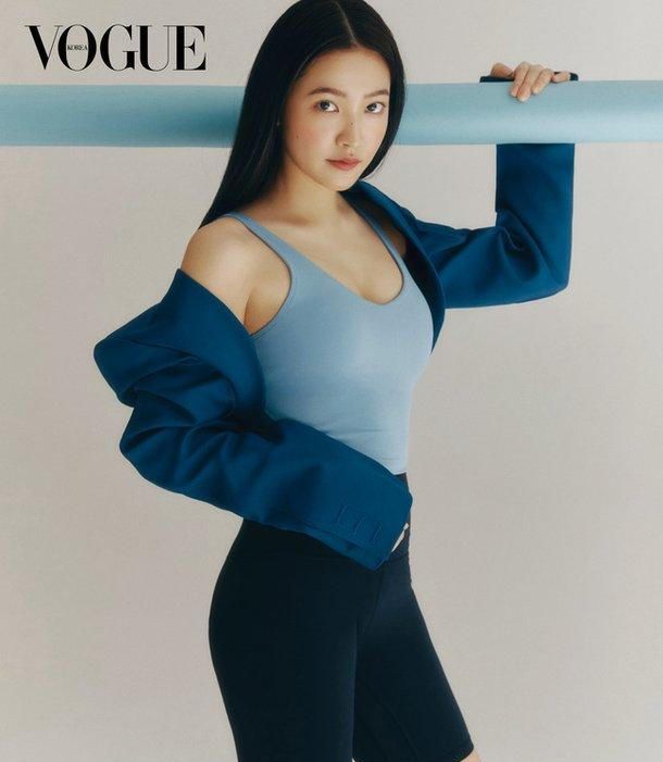 yeri金艺琳vogue画报公开清纯美貌丰满身材吸睛