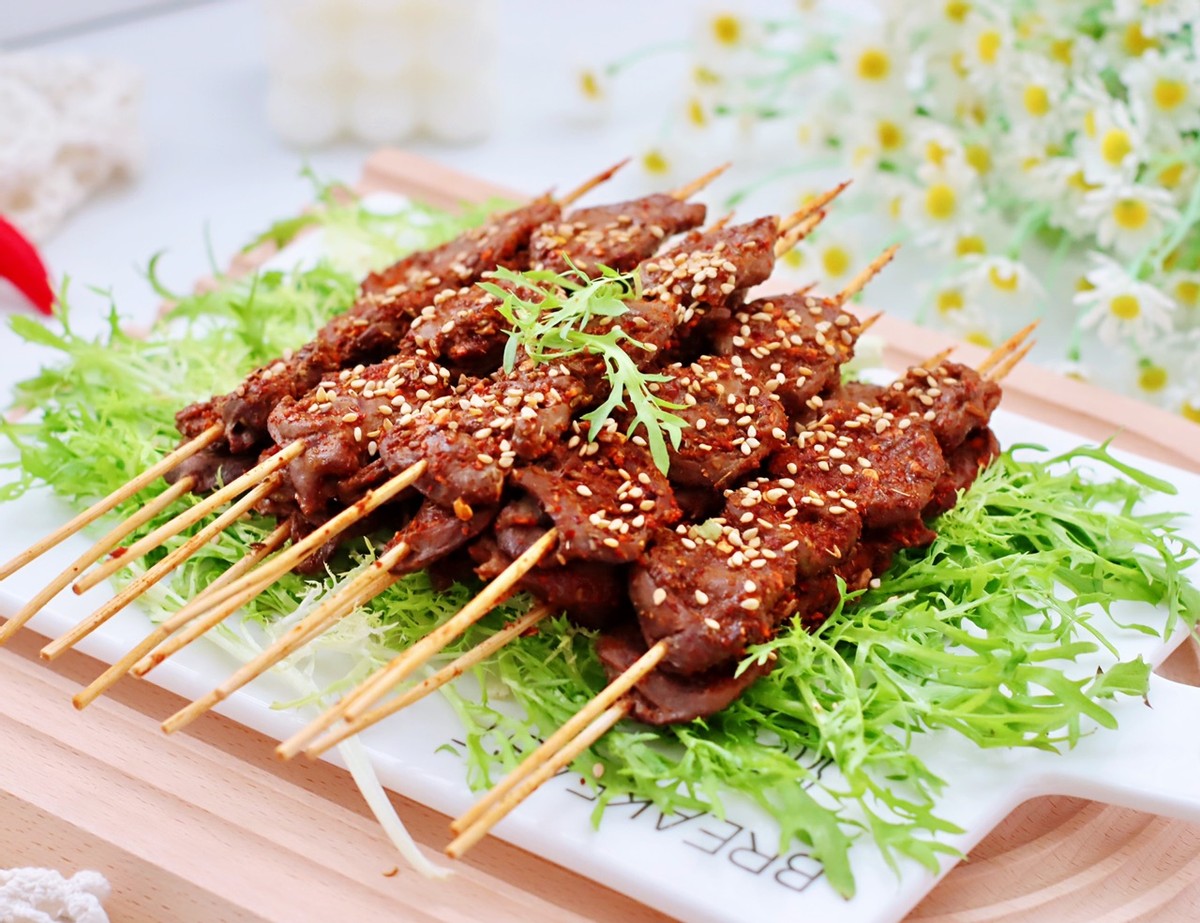 教你在家腌制香辣孜然鸡心串,味道比烧烤店的还香,喝点啤酒正好__财经