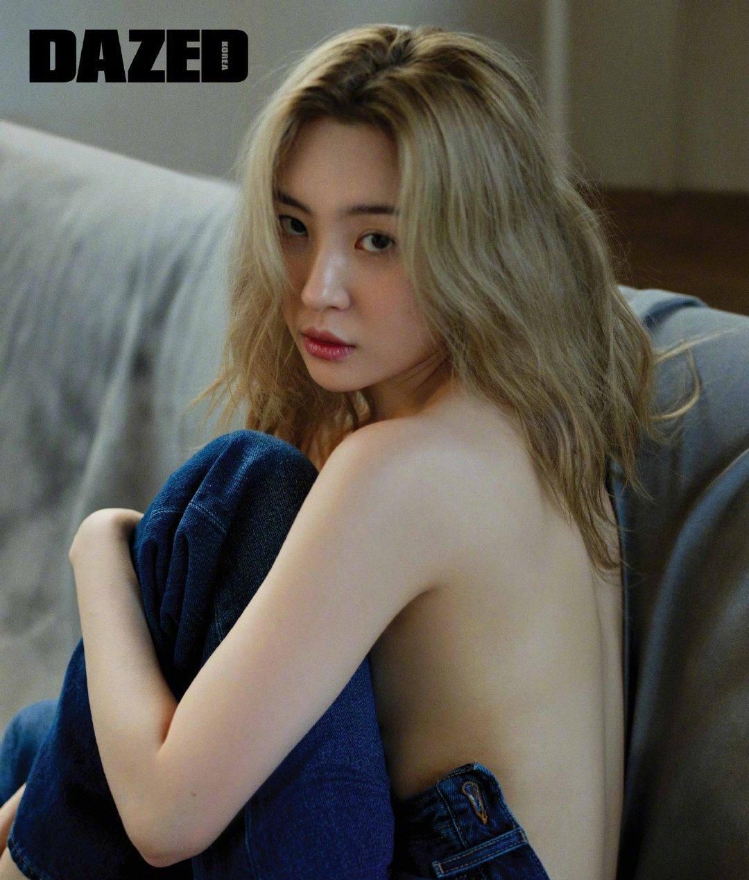 南韩腿精李宣美破格画报公开上衣失踪大秀美背