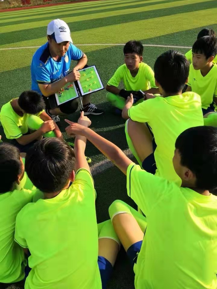 菏泽市定陶区清华园学校社团活动开展纪实之小学足球社团