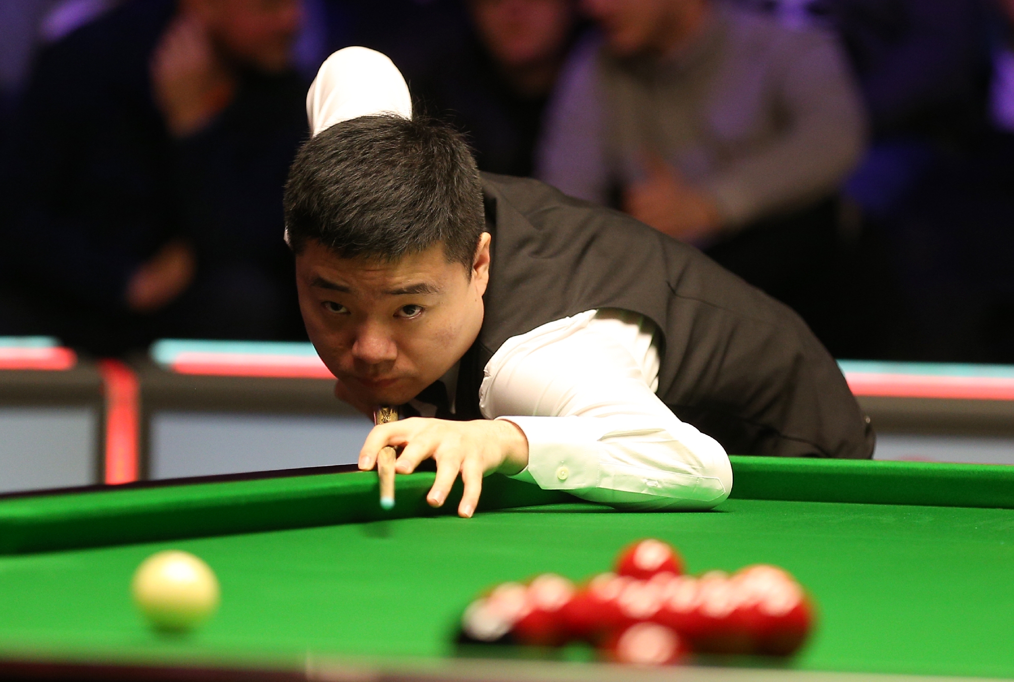 体坛联播丁俊晖单杆138分逆转晋级米兰德比00战平