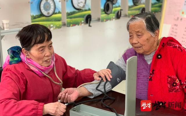 “好阿婆”，坚持26年志愿服务休闲区蓝鸢梦想 - Www.slyday.coM