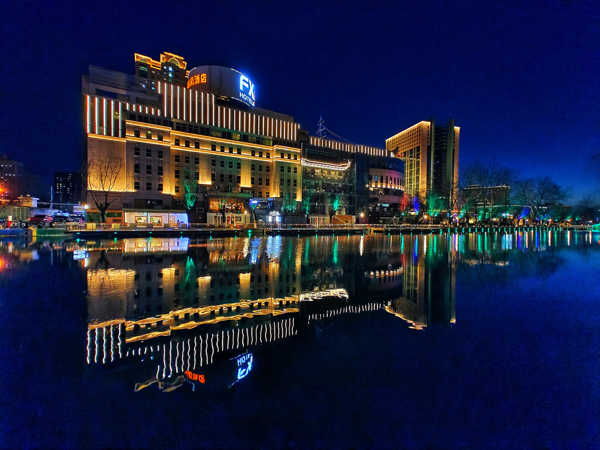 亮马河亮成一道靓丽的风景线