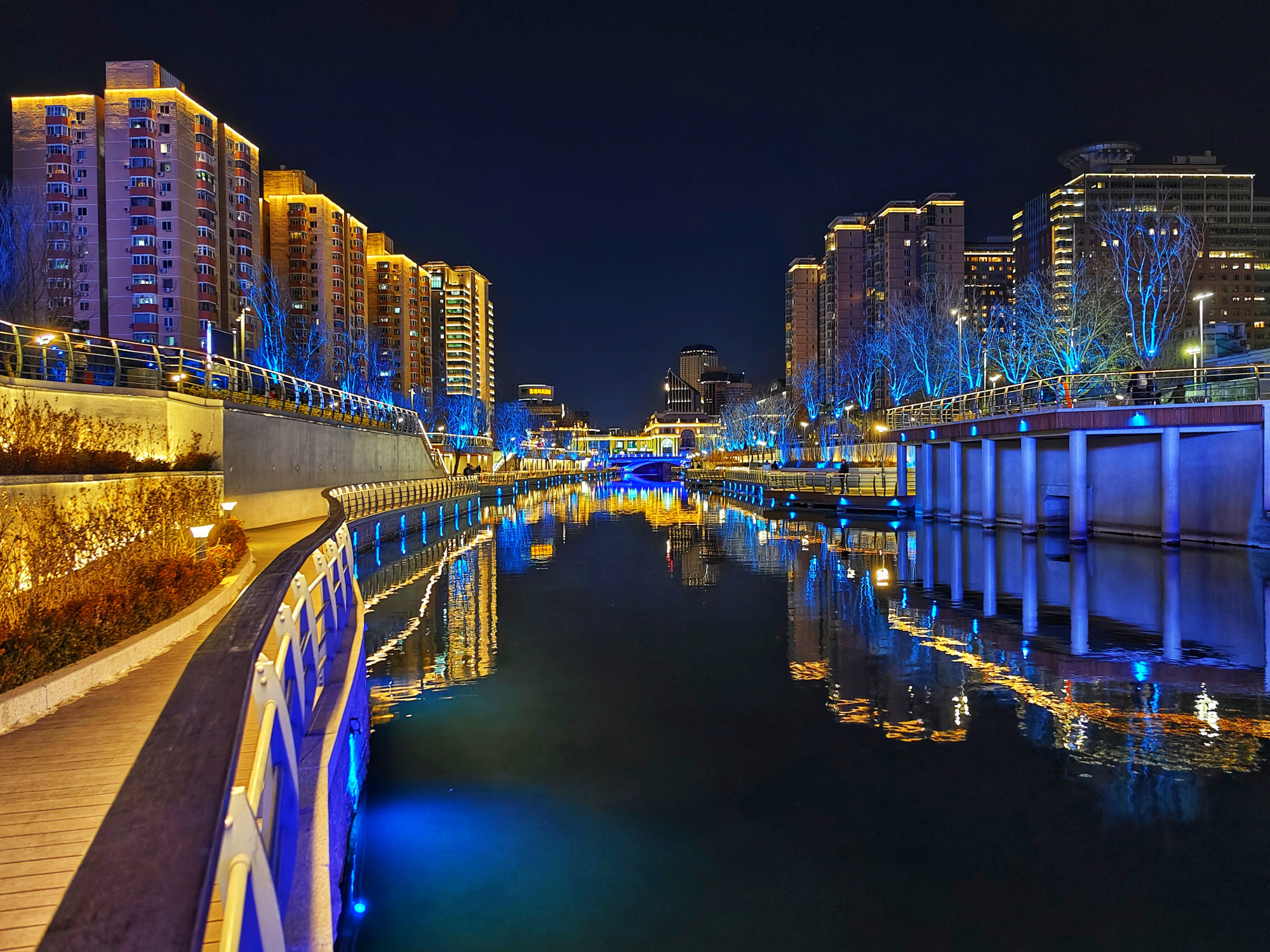 亮马河亮成一道靓丽的风景线