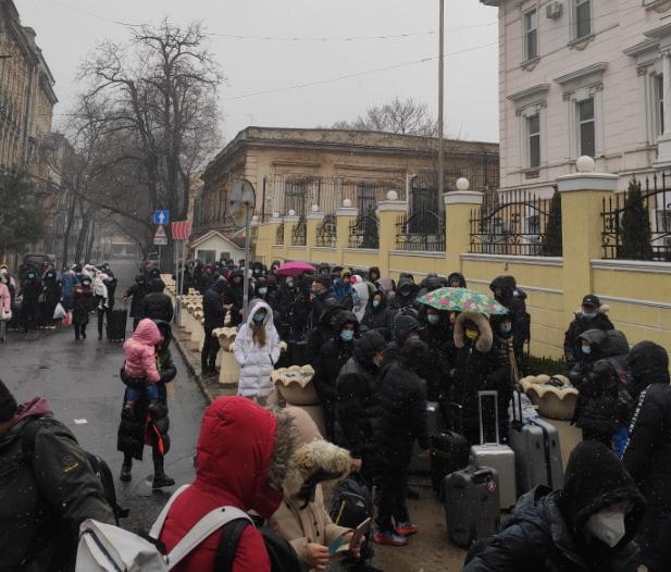 在乌中枪华人已脱离生命危险 愿伤员早日康复休闲区蓝鸢梦想 - Www.slyday.coM