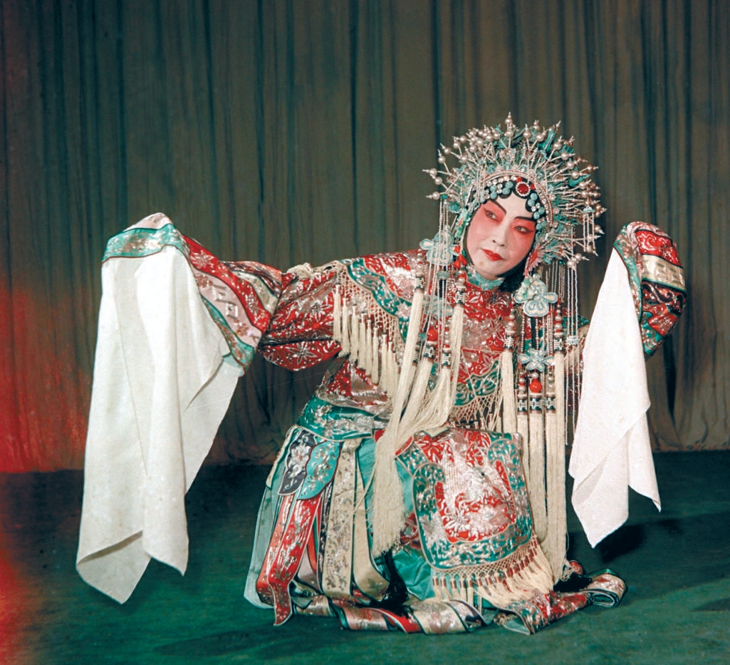 梅兰芳在京剧《贵妃醉酒》中扮演杨贵妃(摄于20世纪50年代)义务演出的