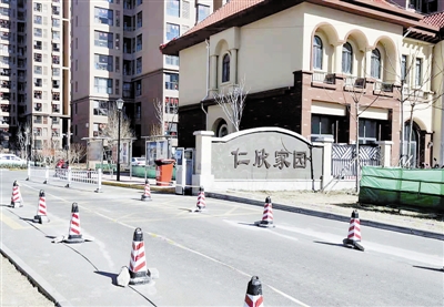 编辑同志:我们是东丽区军粮城仁欣家园,仁雅家园小区的居民,小区从