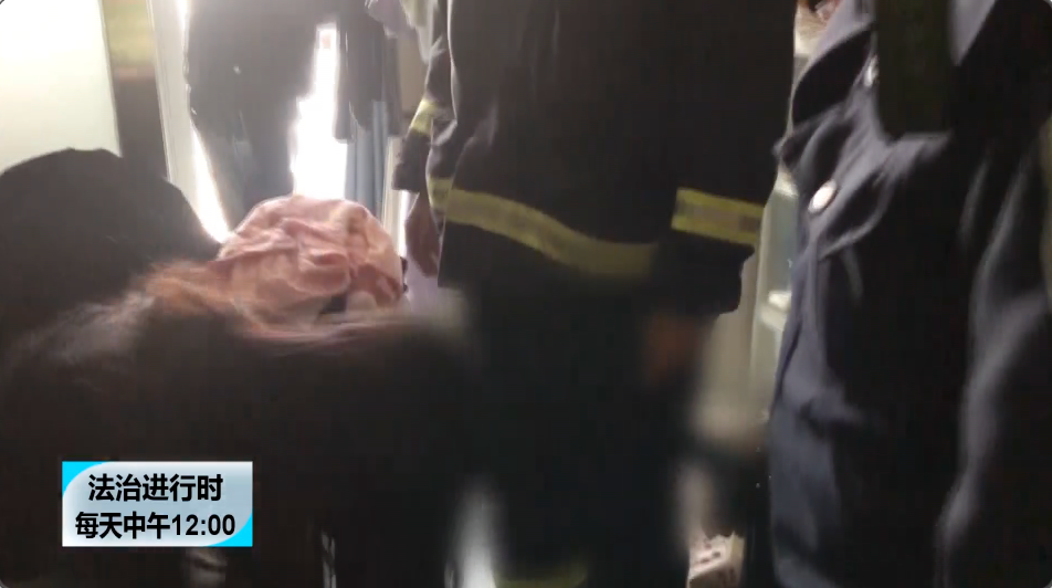 女子欲为情跳楼，对前来营救的北京消防说：我知道我今天死不了休闲区蓝鸢梦想 - Www.slyday.coM