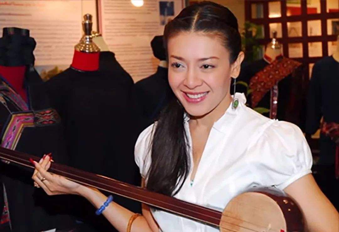 为王室颜面玛哈公开正室新宠却个个娇俏可爱年龄嫩过小公主