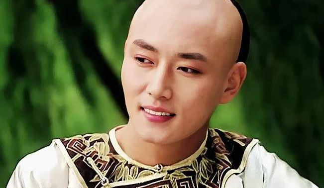 图片来源于网络再来说说十七爷允礼,如果说前者温实初给甄嬛的是那种