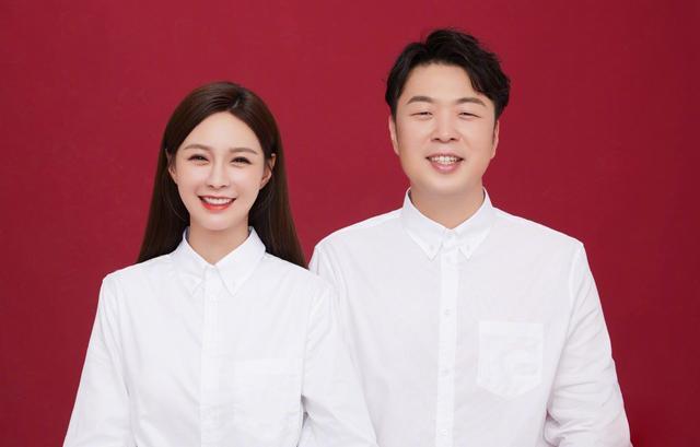 杜海涛沈梦辰婚后合体男方现身机场接老婆主动搬行李很贴心