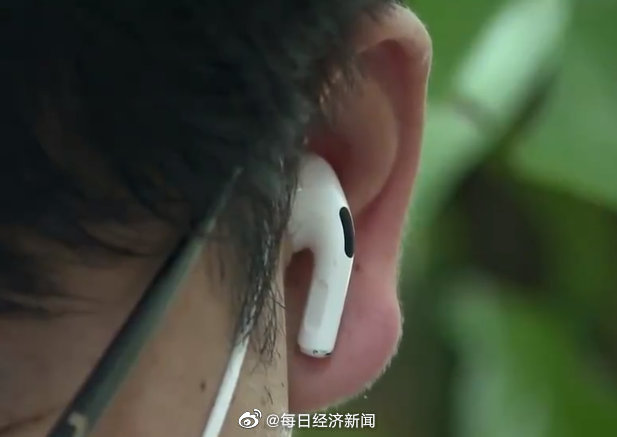 乘公交地铁戴耳机最损伤听力休闲区蓝鸢梦想 - Www.slyday.coM