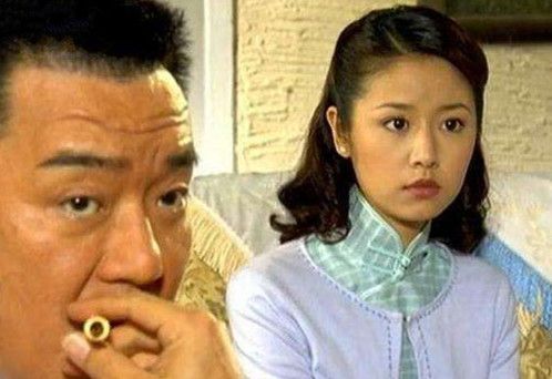 顾曼桢当时被祝鸿才玷污,是在一个雨夜的晚上,都不知道怎么回事就被