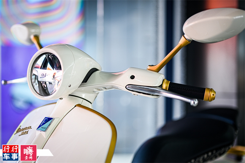 全新vespa 946 christian dior特仕版,除承袭经典946的车身外型外,并