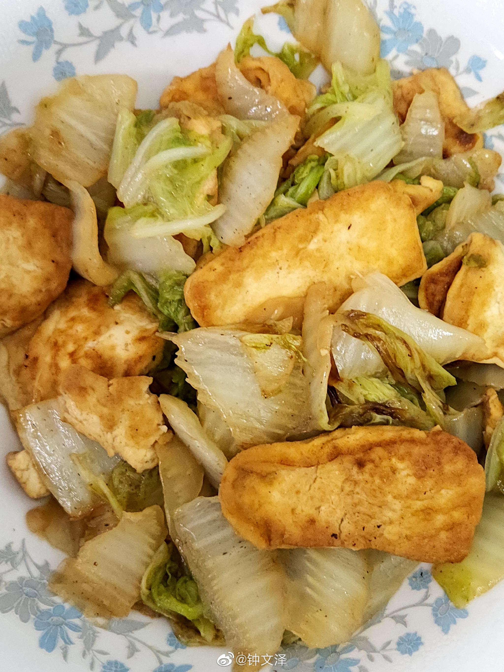 今日晚餐:白菜煎豆腐   黄瓜炒鸡蛋……|煎豆腐|晚餐_新浪新闻